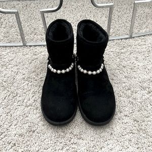 Boots with pearls and rhinestone